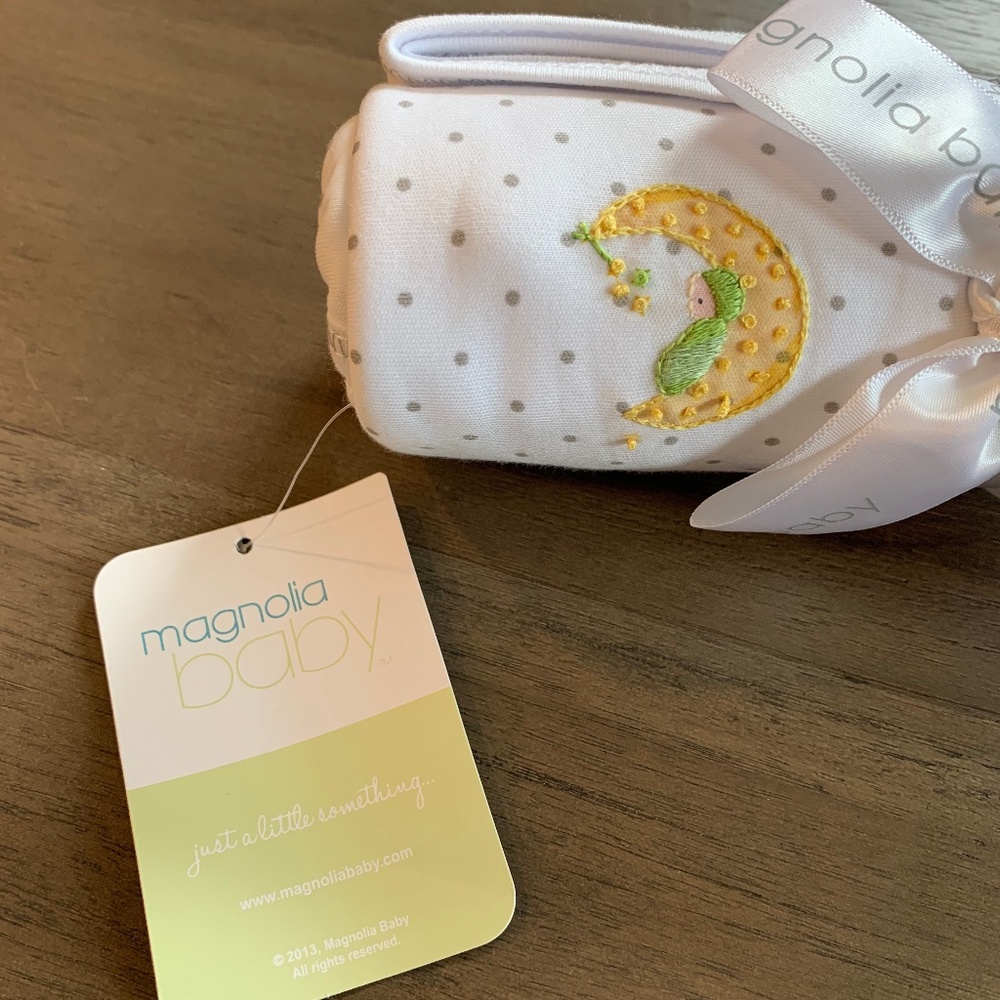 New Magnolia Baby Green Infant Moon Blanket - Picture 2 of 2